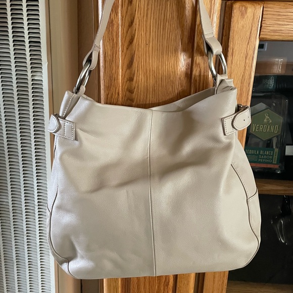 GAP Accessories - Elegant Cream Leather Shoulder Bag